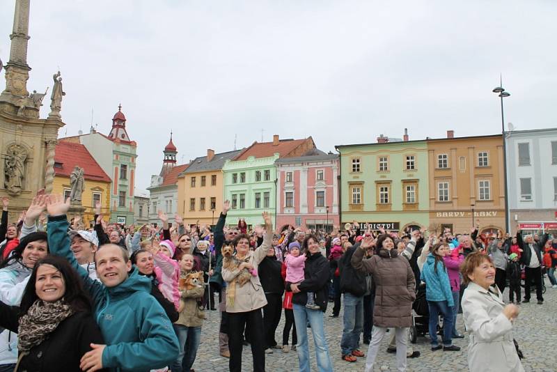 V Uničově k výročí 800. založení města uspořádali v sobotu na náměstí společné fotografování.