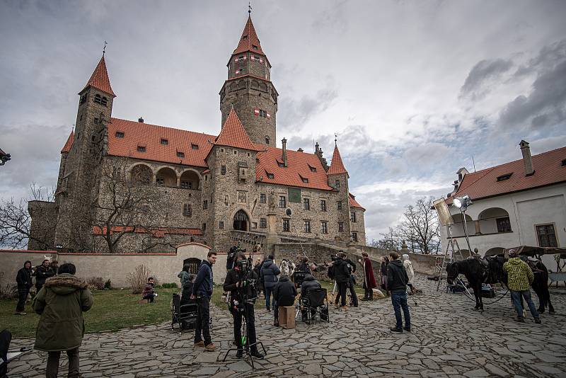 Na hradě Bouzov se 6. dubna 2022 natáčela pohádka Princezna zakletá v čase 2.