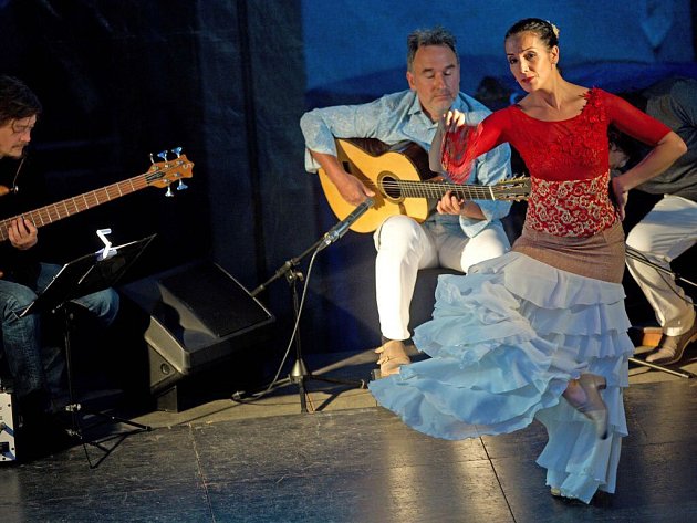 Festival Colores Flamencos - vystoupení Al-Andalus na nádvoří olomoucké radnice