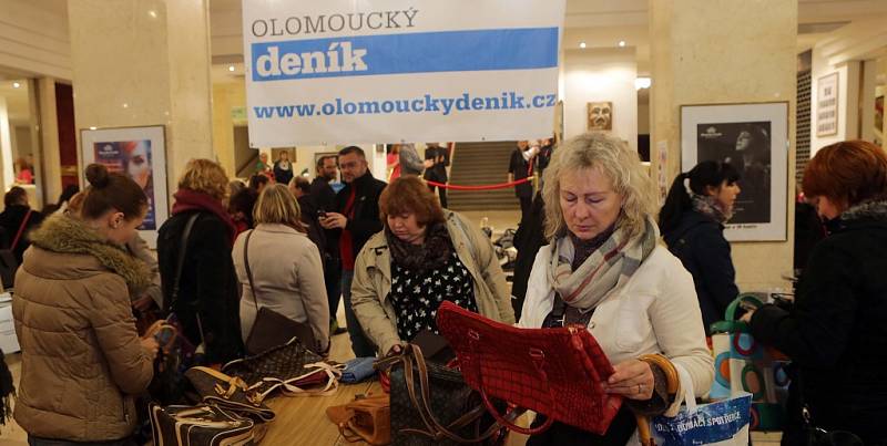 Kabelkový veletrh 2015 ve foyer Moravského divadla v Olomouci