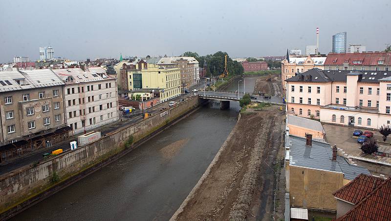 Stavba protipovodňových opatření na řece Moravě v centru Olomouce. 19. července 2019