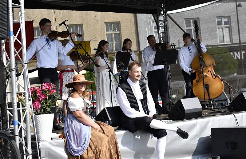 Olomoucké Dolní náměstí žije o víkendu vinnými slavnostmi. 20.5. 2022