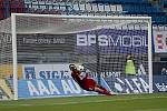 Fotbalisté Sigmy Olomouc (v modrém) podlehli Mladé Boleslavi 0:4