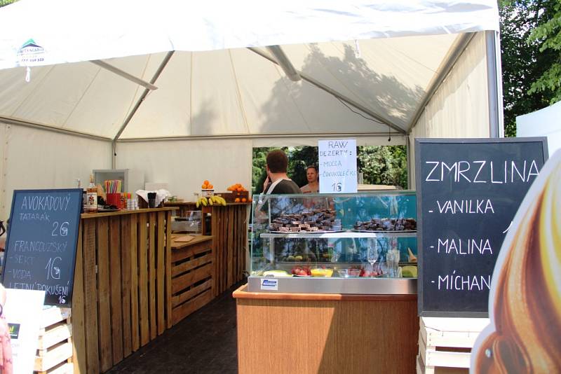 Stovky lidí zaplnily v sobotu Smetanovy sady Výstaviště Flora Olomouc. Přilákal je tam už druhý ročník dobrého jídla a pití Garden Food Festival.