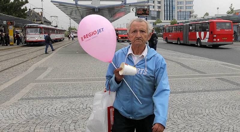 Žlutý expres RegioJet při prezentační jízdě v Olomouci