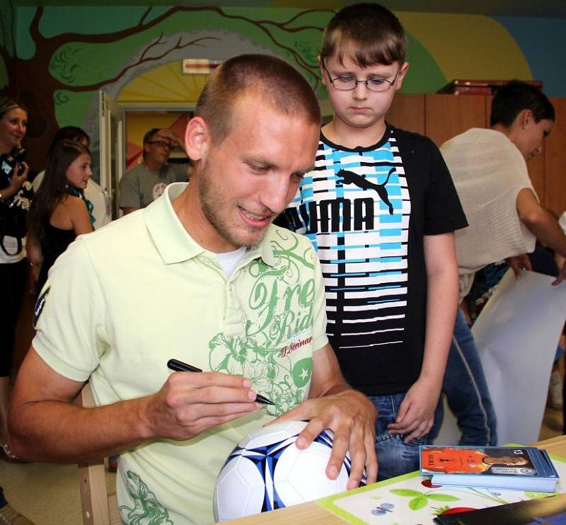 Martin Šindelář. Fotbalisté Sigmy navštívili malé pacienty na olomoucké onkologii