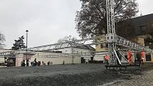 Ve Velké Bystřici chystají kluziště na Zámeckém náměstí, 30. listopadu 2020