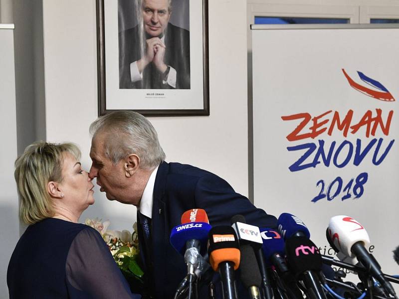 Miloš Zeman s manželkou Ivanou po vítězství v prvním kole prezidentských voleb 