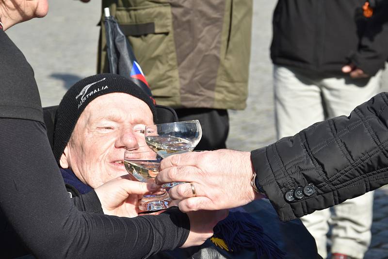 Milan Langer a jeho tým při rozlučce před cestou do Santiaga de Compostela na Horním náměstí v Olomouci, 21. 3. 2019