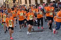 Oranžová lavina v podobě účastníků dm rodinné míle v rámci olomouckého půlmaratonu zaplavila centrum města. 17.6. 2023