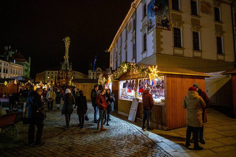 První den vánočních trhů a rozsvícení vánočního stromu v Olomouci, 19. listopadu 2021