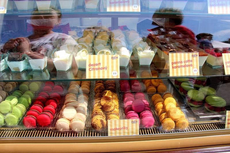 Stovky lidí zaplnily v sobotu Smetanovy sady Výstaviště Flora Olomouc. Přilákal je tam už druhý ročník dobrého jídla a pití Garden Food Festival.