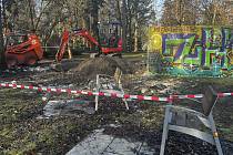 Bourání drobné stavby ve Smetanových sadech v Olomouci, 11. ledna 2023