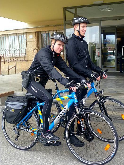 Policisté budou po městě jezdit na kole