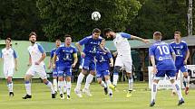 Fotbalisté Sigmy Lutín (v modrém) remizovali s Viktorií Přerov 1:1.