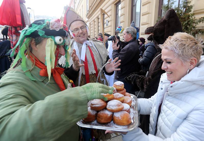 Masopustní veselí na Horním náměstí v Olomouci.