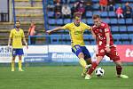 1. semifinálový zápas o Evropu - Fotbalisté Olomouce (v červeném) padli na hřišti Zlína 0:1.