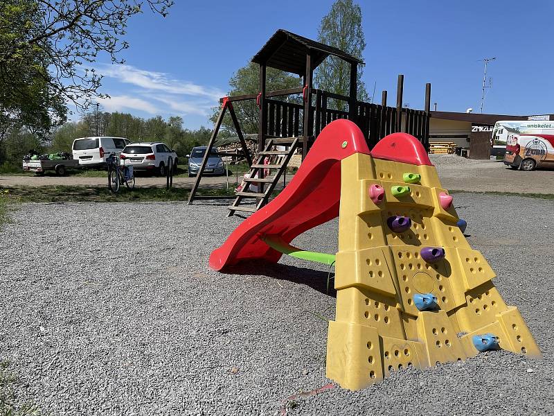 Dětské hřiště u restaurace Terasa na olomouckých Poděbradech doplní další prvky, 12. května 2021