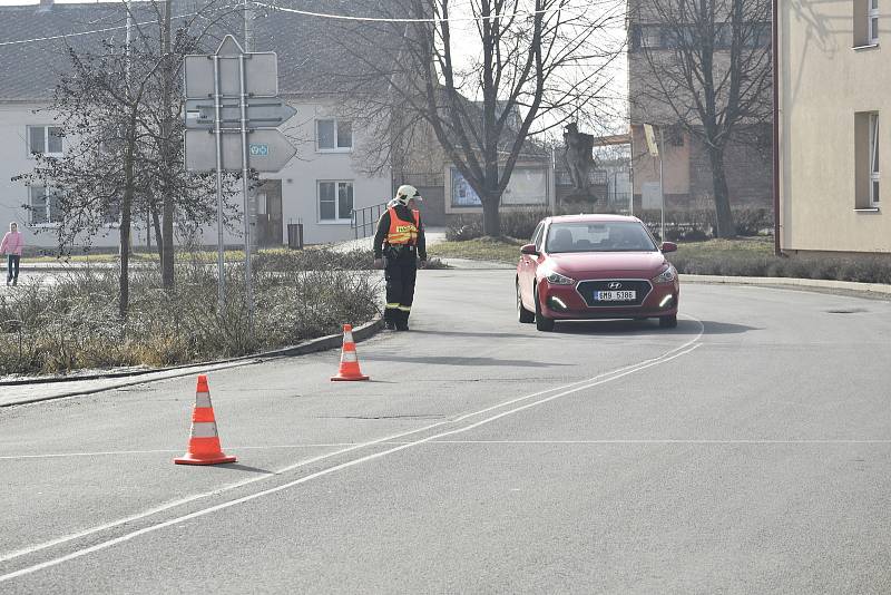 Nehoda nákladního auta v centru Senice na Hané, 24. 2. 2021