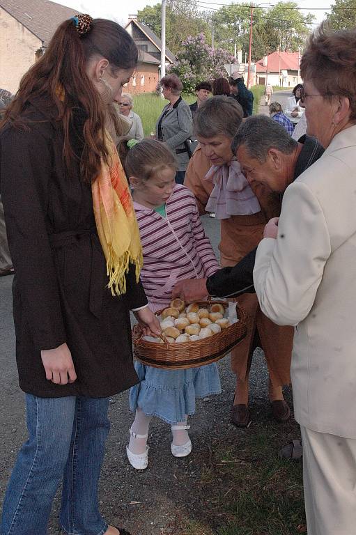 Svěcení opravené sochy svatého Jana Nepomuckého