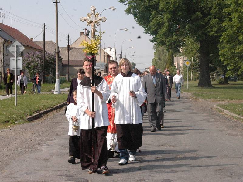 Svěcení opravené sochy svatého Jana Nepomuckého