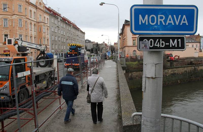 Masarykovu třídu v Olomouci uzavřela přestavba mostu. Pro chodce je zachován koridor na jedné straně. 2. března 2020