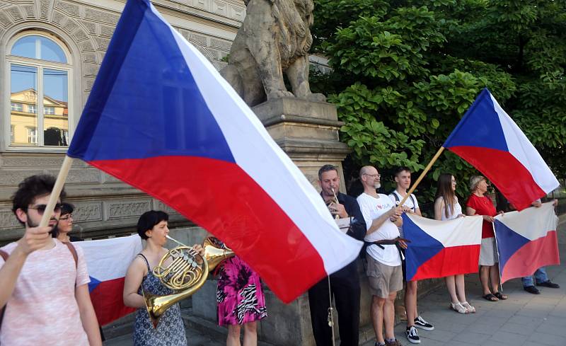 Demonstrace za nezávislost české justice a proti Andreji Babišovi v Olomouci - 11. 6. 2019