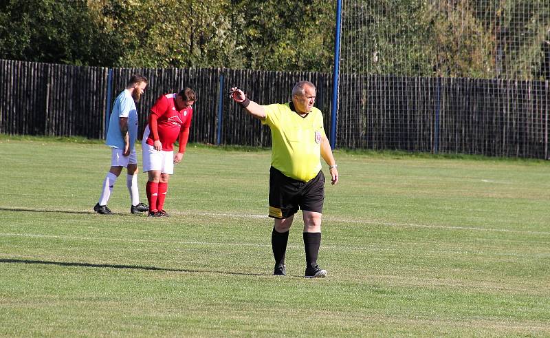 Fotbalisté SK Červenka porazili doma v okresním přeboru Lužice 7:3.Rozhodčí Petr Vyroubal