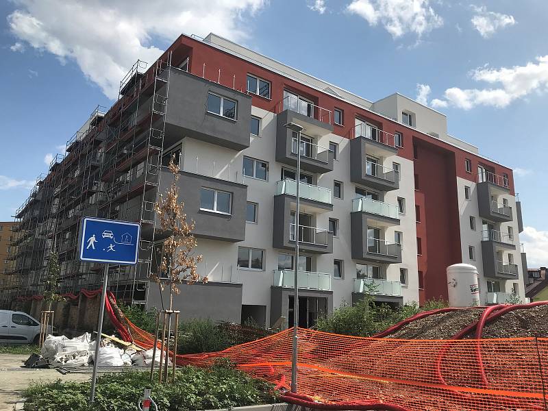 Jeden z developerských projektů v olomoucké Wolkerově ulici. Srpen 2019