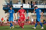 Fotbalisté Sigmy Olomouc (v červeném) v premiérovém utkání přípravy na hřišti Otrokovic