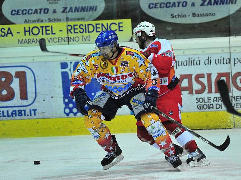 Hokejový obránce Ladislav Benýšek válí za italské Asiago