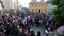 Protestní akce Proč? Proto! na olomouckém Žerotínově náměstí