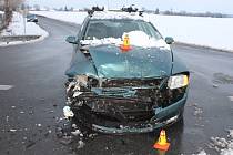 Pondělí, 4. února, nehoda dvou aut na silnici mezi Věrovany a Tovačovem.
