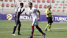 Fotbalisté z Olomouckého kraje (v bílém) v prvním zápase základní skupiny prohráli v Istanbulu se Španělskem 1:4