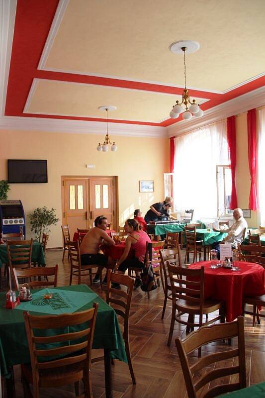 Opravená restaurace Záložna v Příkazech