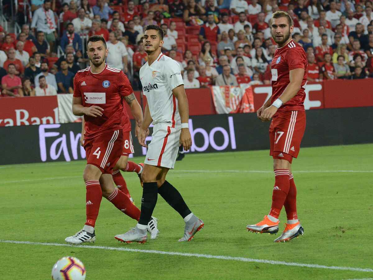 Sevilla FC - Sigma Olomouc (v červeném)