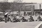 První závod motokár na Spartakiádním stadionu v Olomouci v roce 1973.