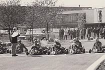 První závod motokár na Spartakiádním stadionu v Olomouci v roce 1973.