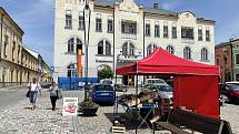Prodejní stánek na nám. Přemysla Otakara v Litovli, 15. června 2021