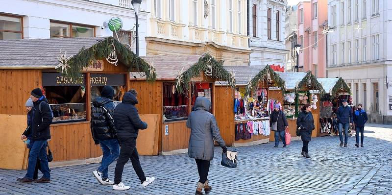 Zimní jarmark v centru Olomouce otevřel, 3. prosince 2021