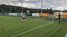 Fotbalisté Mohelnice (v bílém) padli ve Šternberku 0:2.