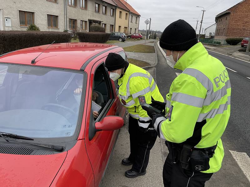 Kontrolní stanoviště v Krčmani, směr okres Přerov, 1. března 2021