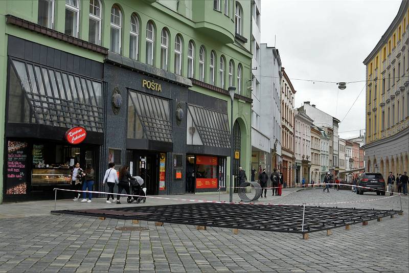 Příprava zahrádek a předzahrádek v historickém centru Olomouce, 14. 5. 2021