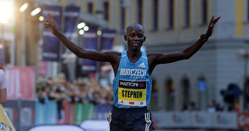 Olomoucký půlmaraton 2018 - vítěz Stephen Kiprop (Keňa) 1:00:15 - nový traťový rekord