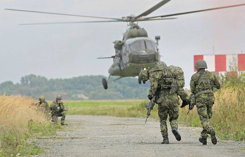 Cvičení vojsk NATO Ramstein Rover 2013 na Libavé