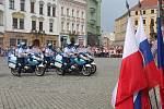 Vojenská hudba zněla v sobotu 1. září centrem Olomouce. Na Horním náměstí, před tamní radnicí, pokračoval XXIV. Mezinárodní festival vojenských hudeb. Na snímku je motocyklová četa Hradní Stráže