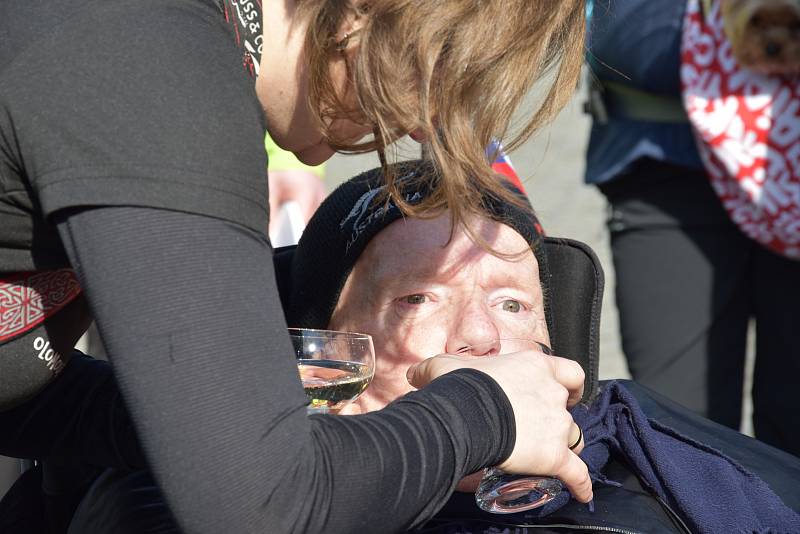 Milan Langer a jeho tým při rozlučce před cestou do Santiaga de Compostela na Horním náměstí v Olomouci, 21. 3. 2019