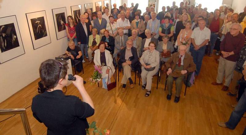 Vernisáž výstavy fotografií Miloslava Stibora v olomoucké galerii G