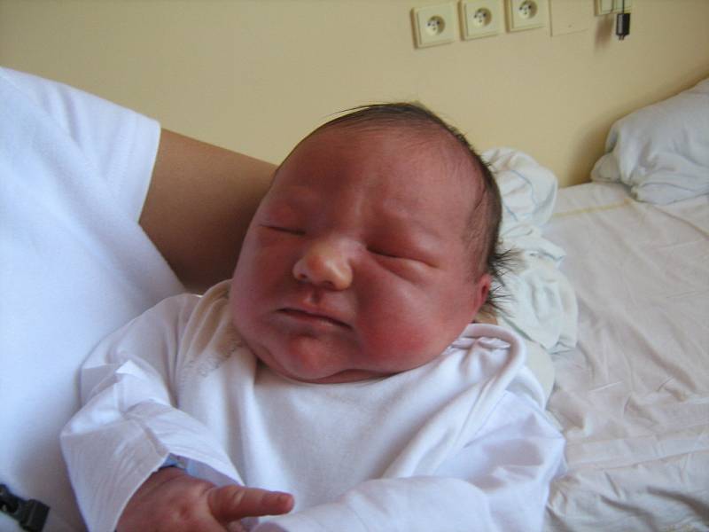 Štěpán Antl, Přerov, narozen 31. března v Olomouci, míra 53 cm, váha 4320 g