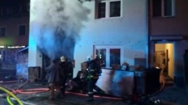 Hasiči ve středu 22. listopadu večer likvidovali požár v domě v Olomouci-Řepčíně.